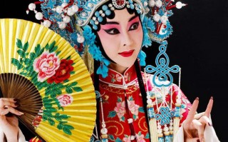 京剧借东风唱词，京剧借东风唱词两个版本