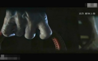 门外站一人打一字，门外站一人打一字谜底